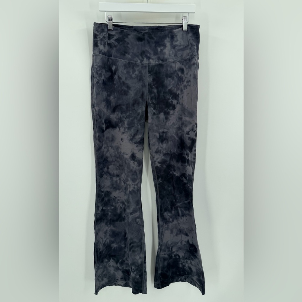 Lululemon Groove Super-High-Rise Flared Pant Nulu
Diamond Dye Grey 14 - Picture 3 of 5